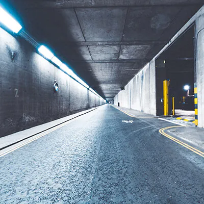 LED str&aring;lkastare i parkeringsgarage